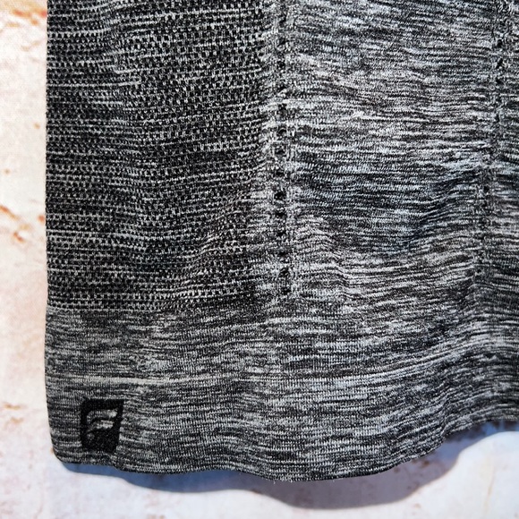 Fabletics fitted workout top Large short sleeve stretch crew neck heathered grey - Picture 6 of 7